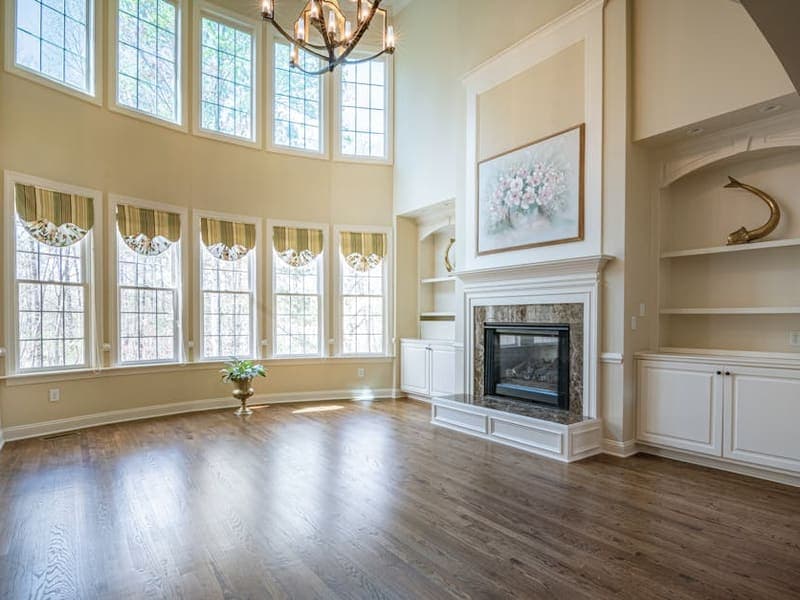 Empty living room before AI virtual staging