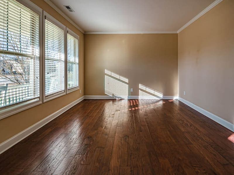 Empty living room before AI virtual staging
