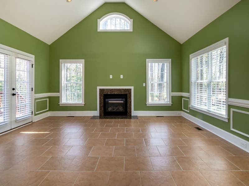 Empty living room before AI virtual staging