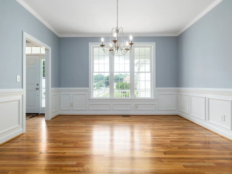 Empty dining before AI virtual staging