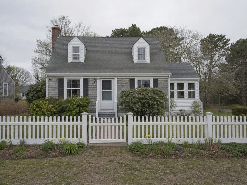 Empty exterior before AI virtual staging