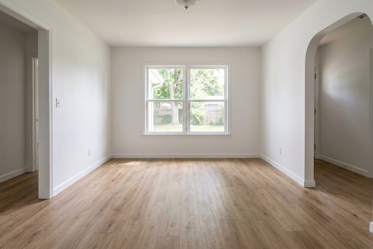 Dining room, vacant